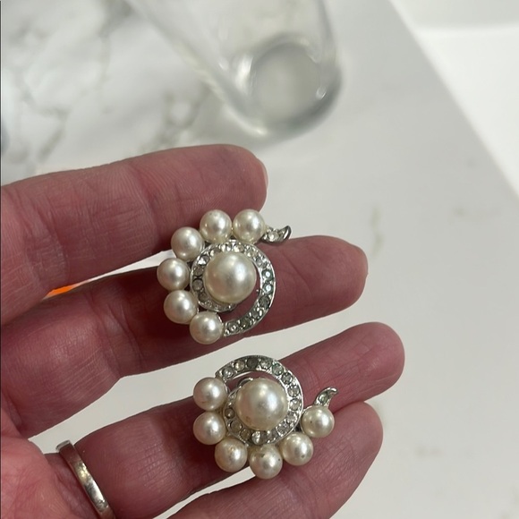 Elegant Pearl and Silver vintage  Earrings - Picture 7 of 7